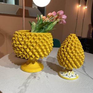 Pigna vaso colore giallo
